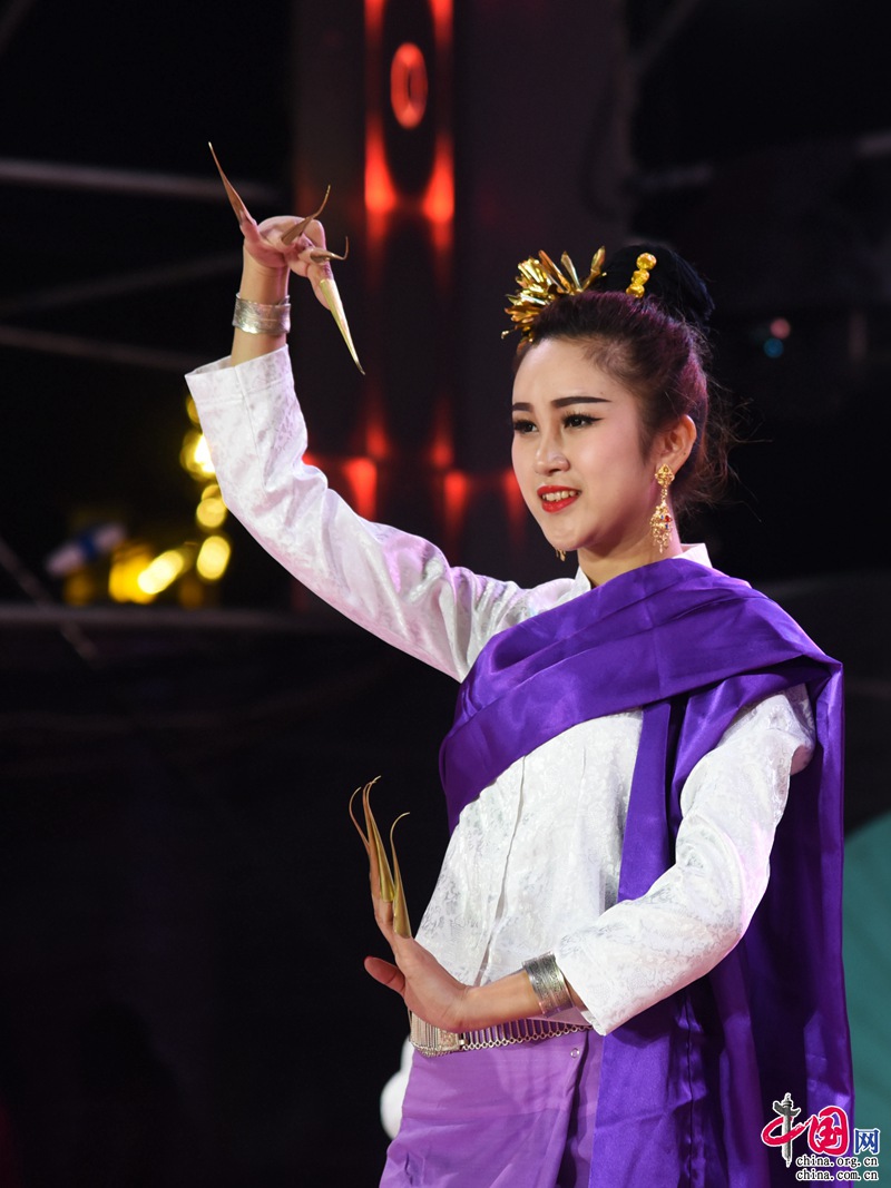 В китайском Сишуанбаньна прошел уникальный фестиваль водных фонариков