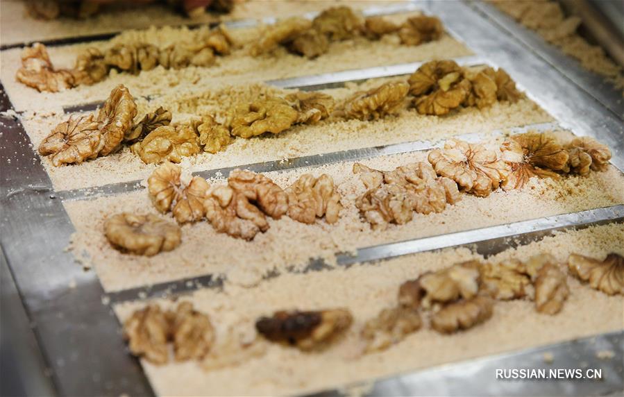Кунжутное печенье с ореховой вставкой из Наньтуна