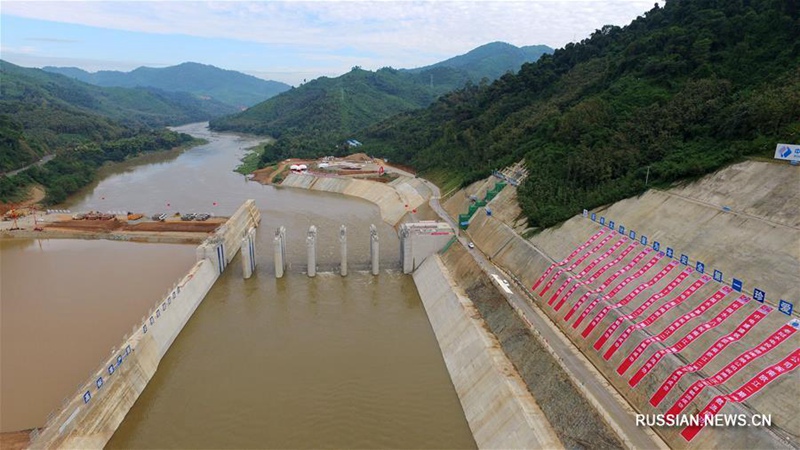 Корпорация Power China частично перегородила течение реки У на месте строительства каскадной ГЭС в Лаосе