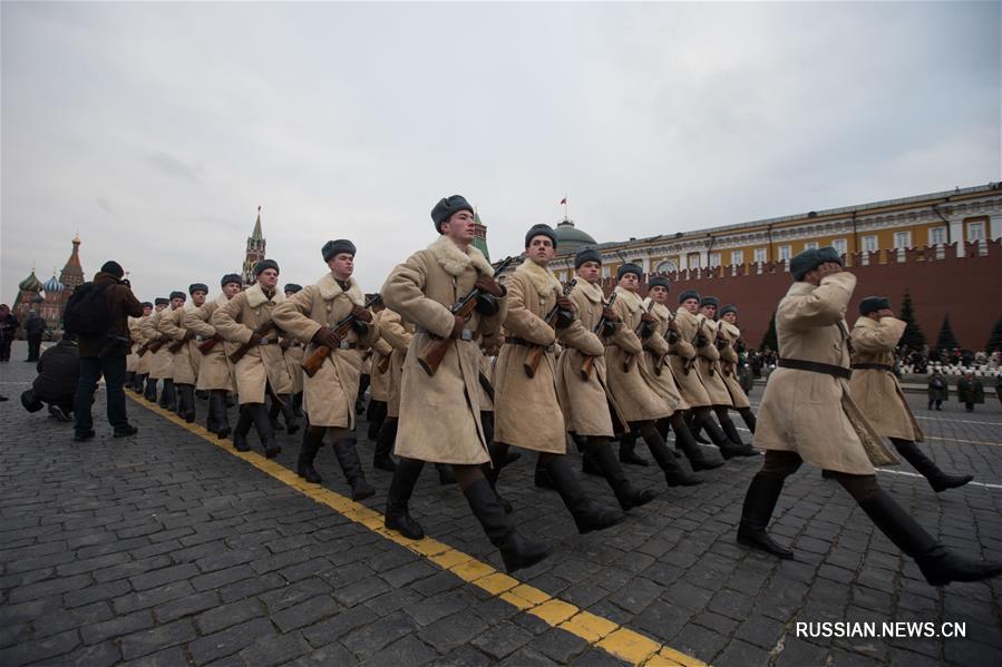 Россия отметила 100-летие Октябрьской революции