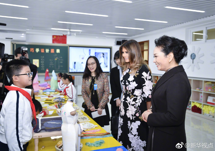 Супруги лидеров Китая и США посетили одну из начальных школ в Пекине