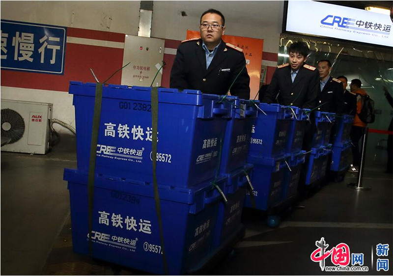 Китайский высокоскоростной поезд "Фусин" запустил услугу экспресс-доставки