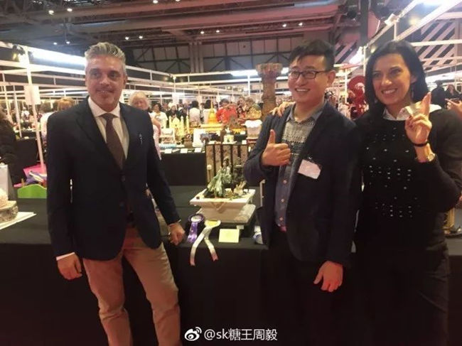 Торты китайского кондитера получили золотые медали на выставке "Cake International"