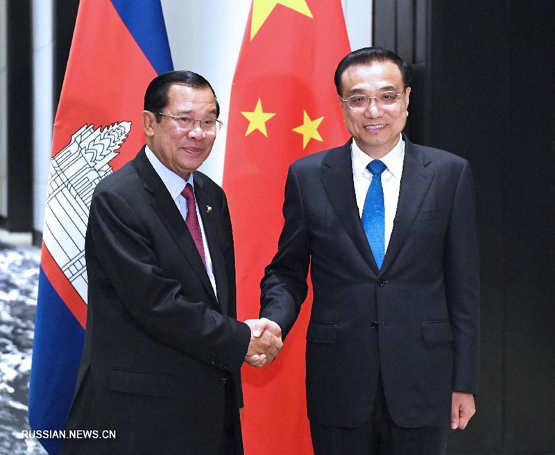 Ли Кэцян провел встречу с премьер-министром Камбоджи Хун Сеном