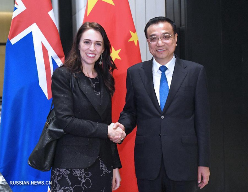 Ли Кэцян встретился с премьер-министром Новой Зеландии Д. Ардерн