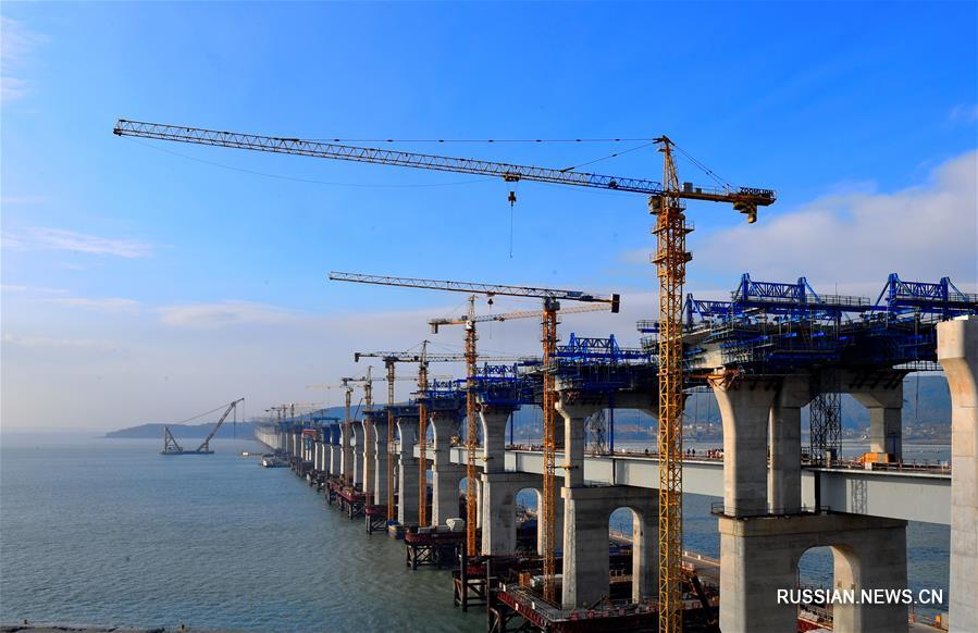 Строительство первого в Китае автомобильно-железнодорожного моста через пролив