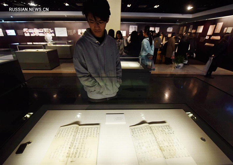 Выставка реставрированных древних книг в провинции Чжэцзян