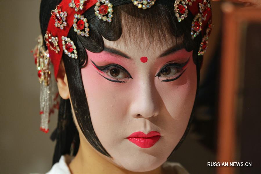 Артисты китайской оперы провели мастер-классы в Санкт-Петербурге