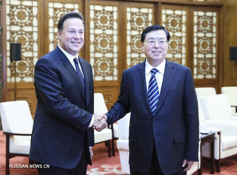 Чжан Дэцзян встретился с президентом Панамы Х. К. Варелой