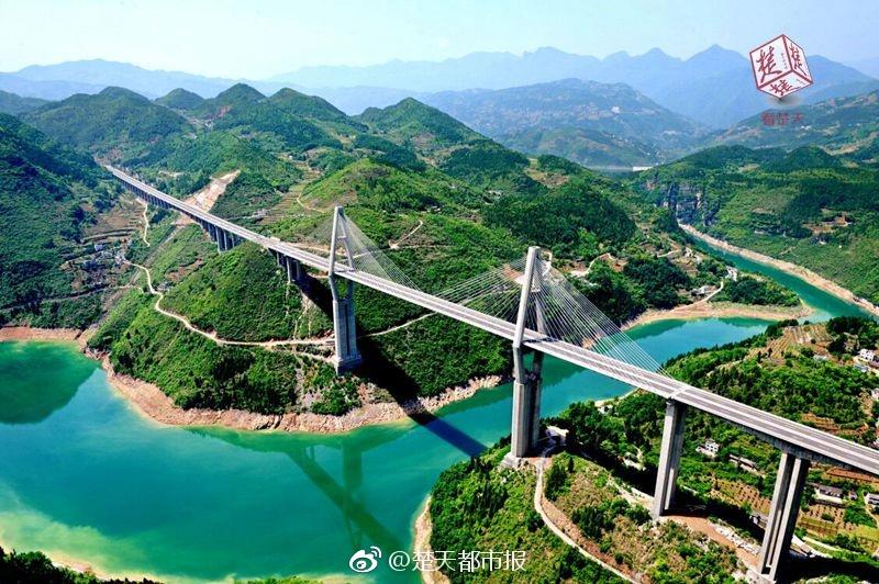 Скоростная автомагистраль в провинции Хубэй получила награду за самый красивый пейзаж вдоль дороги