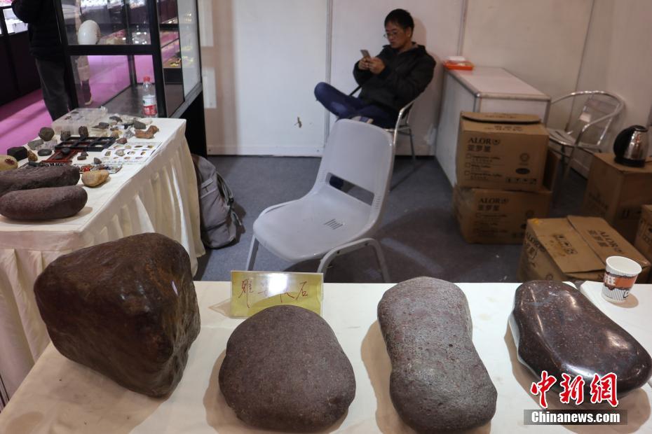 В городе Чэнду открылась выставка метеоритов