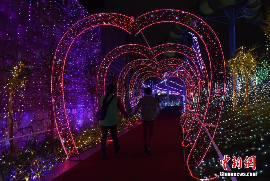 Сказачное световое шоу в живописном районе города Чунцин