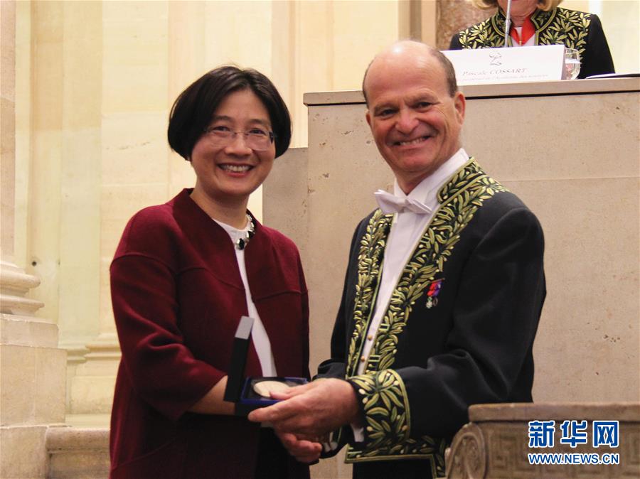 Двое китайских ученых получили премии Французской академии наук