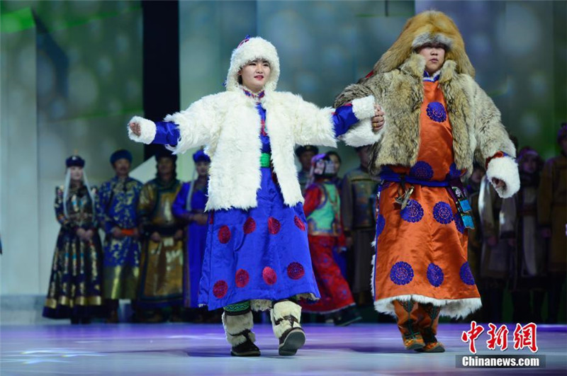14-й Фестиваль монгольских нарядов и украшений открылся в Хух-Хото