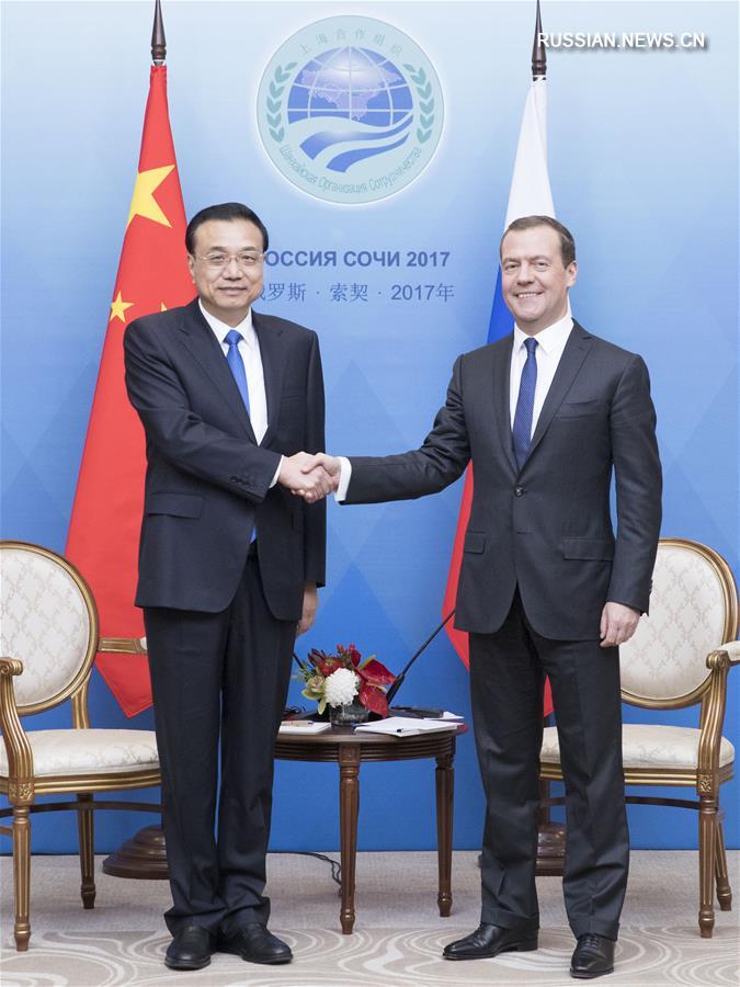 Ли Кэцян встретился с премьер-министром РФ Д. Медведевым