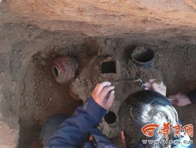 В провинции Шэньси была обнаружена гробница династии Цинь, выкопаны древние мечи и керамика