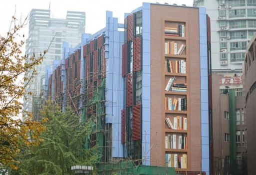 В Чунцине появилось здание со стеной в форме гигантской книги