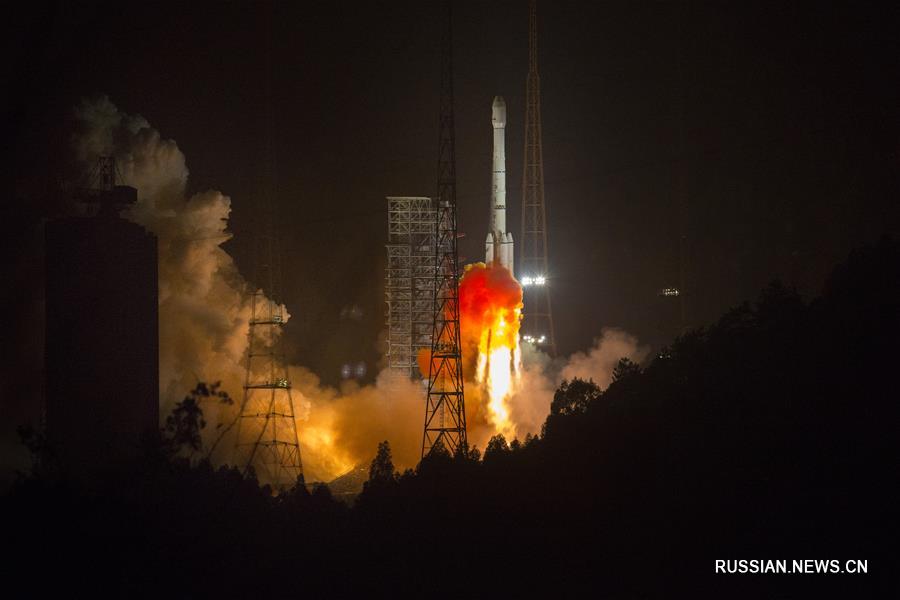 В Китае успешно запущен спутник связи "Алжир-1"