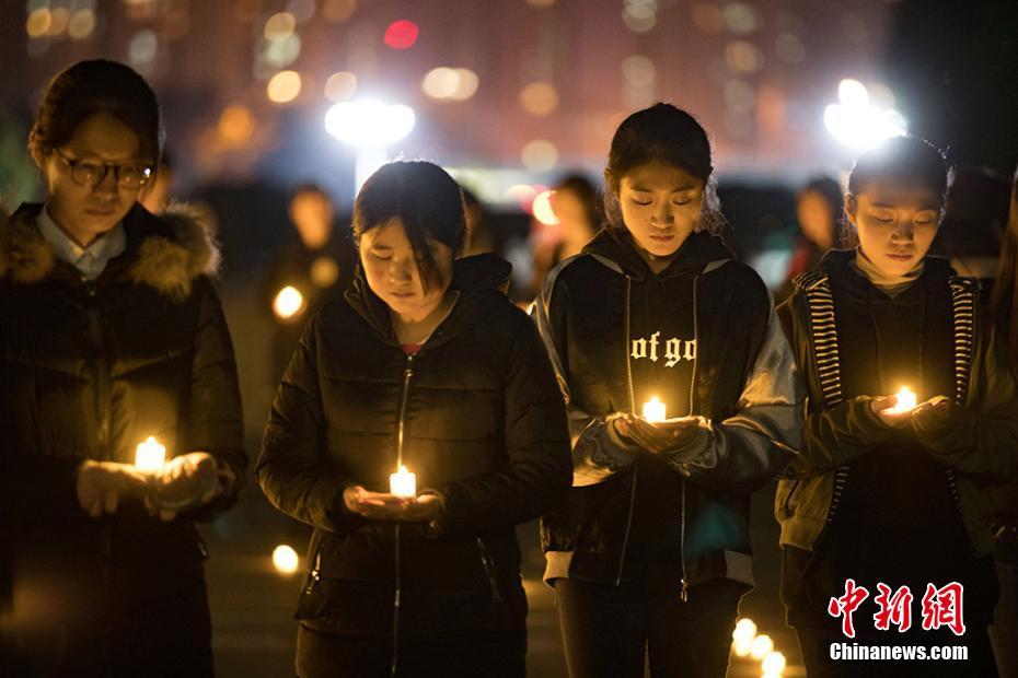 Студенты Нанкина почтили память 300 тыс. погибших в нанкинской резне