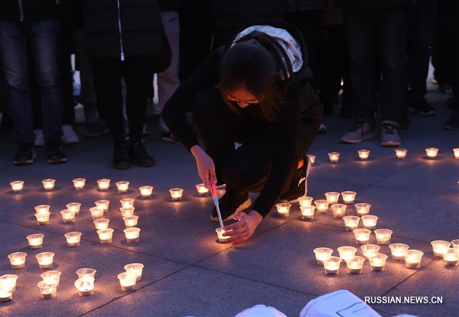 Студенты провели панихиду со свечами в память об убитых в Нанкинской резне 1937 года