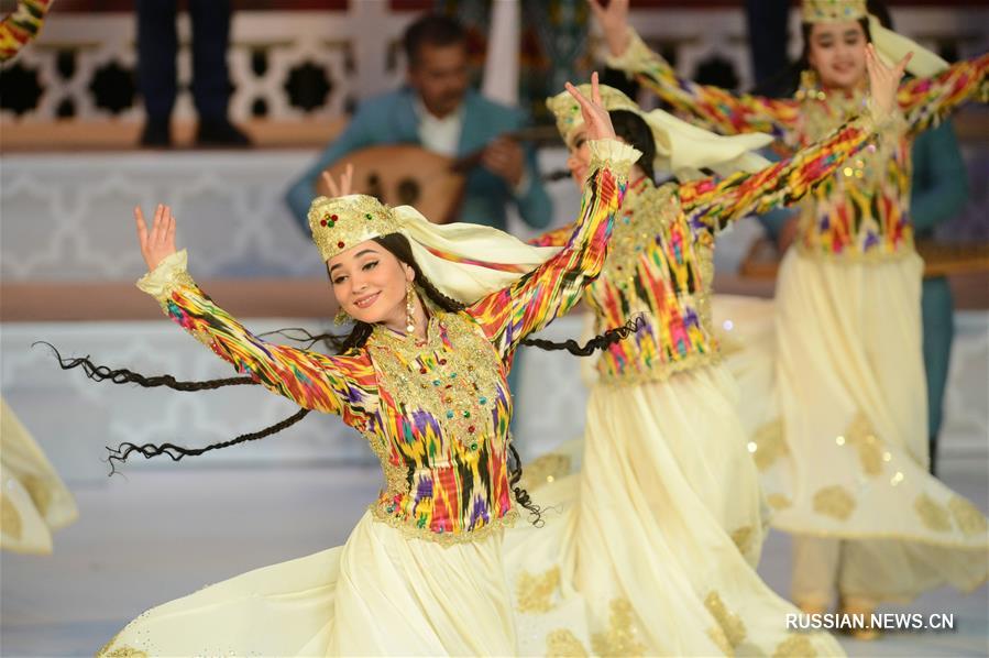В Ташкенте отметили 25-летие Конституции Узбекистана