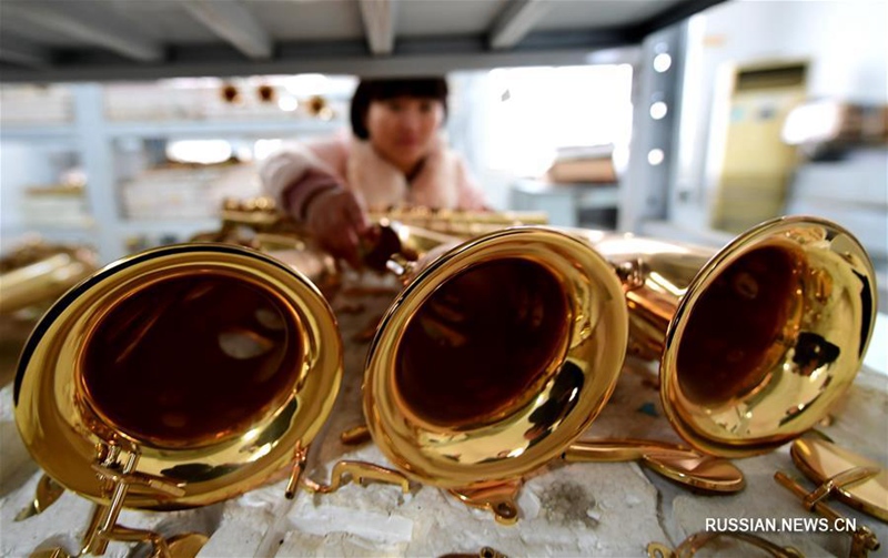 Предприятие по изготовлению флейт и саксофонов в провинции Хэбэй