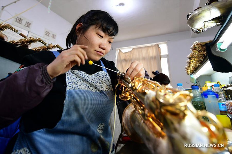 Предприятие по изготовлению флейт и саксофонов в провинции Хэбэй