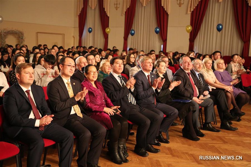 В Хабаровске прошел предновогодний концерт китайских и русских студентов