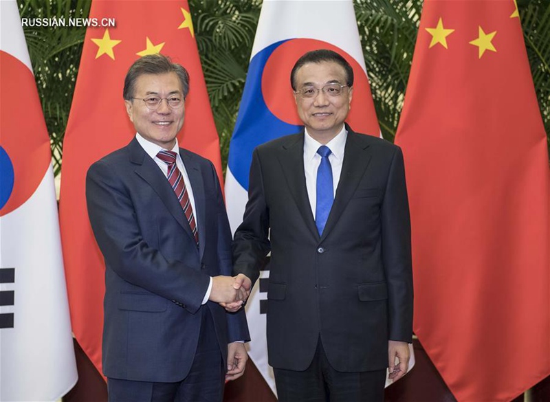 Ли Кэцян встретился с президентом РК Мун Чжэ Ином