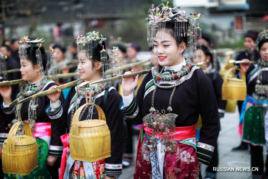 Традиционное жертвоприношение дунской богине Сама в уезде Жунцзян