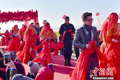 Международная коллективная свадебная церемония состоялась на границе Китая и России