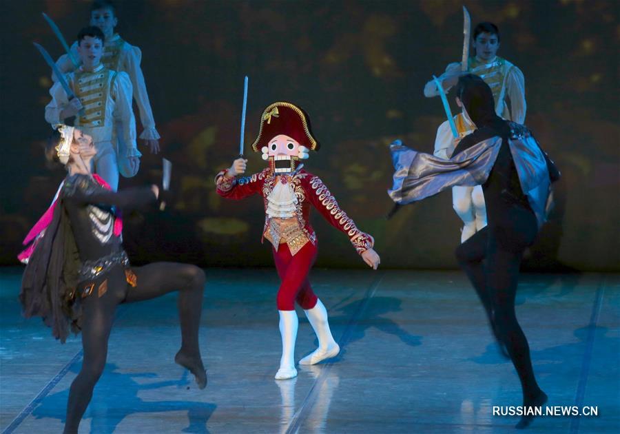 Предновогодняя акция "Наши дети" в Национальном театре оперы и балета Беларуси