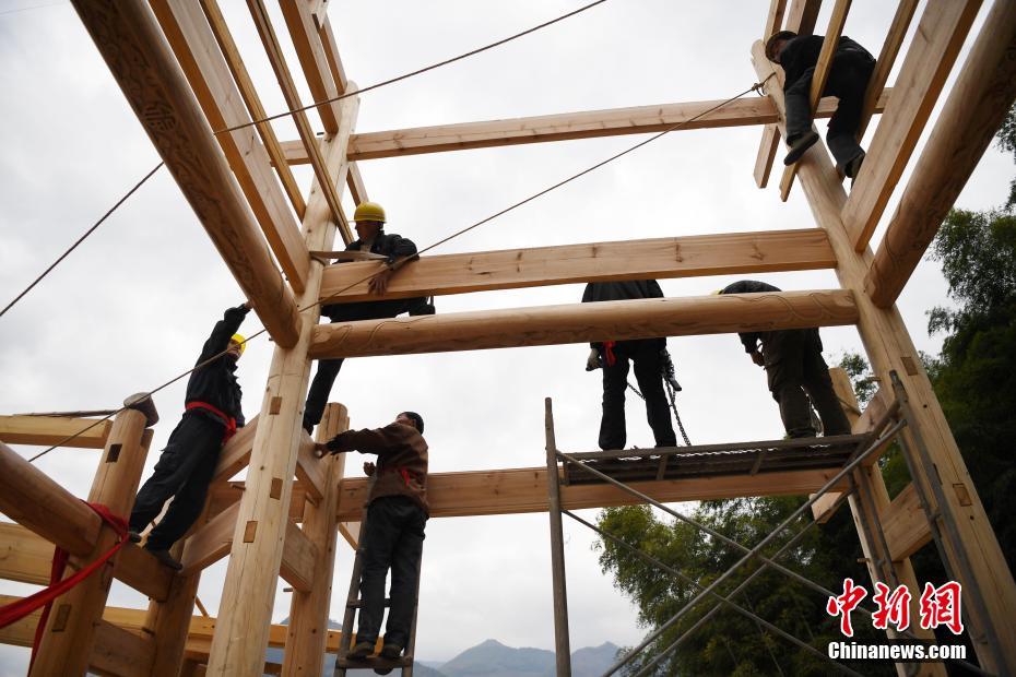 В Китае строится крытый арочный мост с самым большим пролетом