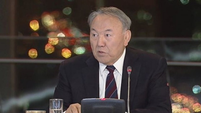 Назарбаев: Государство не должно давать бесплатные квартиры никому