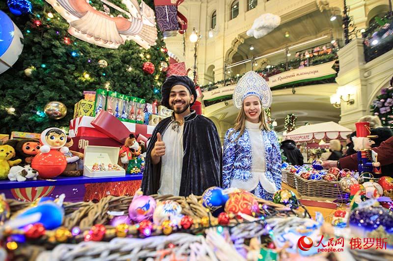 Предновогодняя атмосфера на улицах Москвы