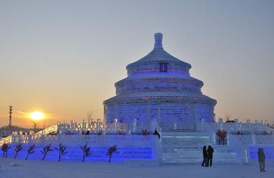 Тематический парк «Большой мир снега и льда» открылся в городе Харбин