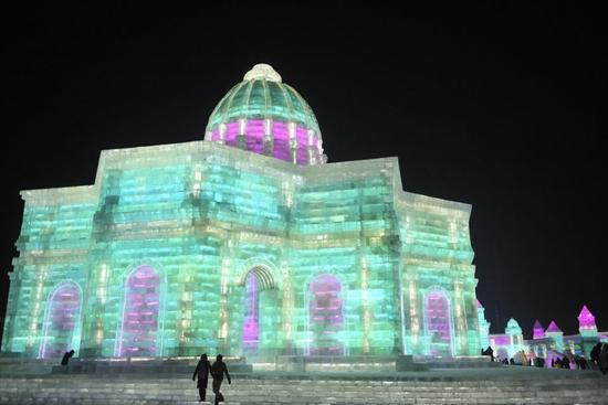 Тематический парк «Большой мир снега и льда» открылся в городе Харбин