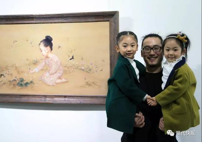 Китаец запечатлел своих дочерей в картинах