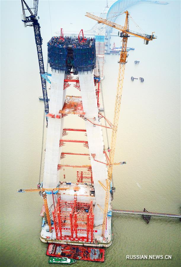 Закончено строительство средней части 28-й опоры моста Хутун через Янцзы