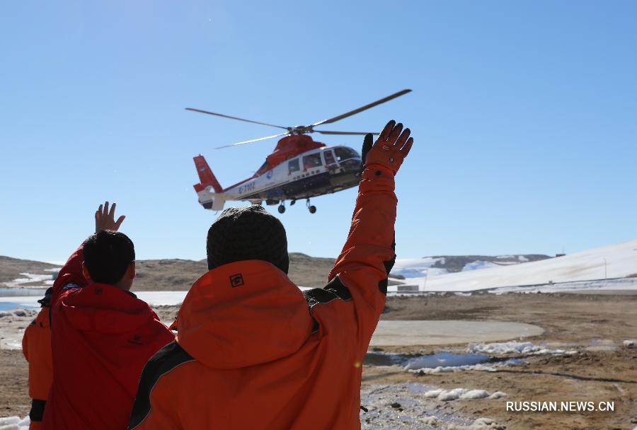 Научно-исследовательское судно "Сюэлун" доставило антарктическую экспедицию на станцию "Чжуншань"