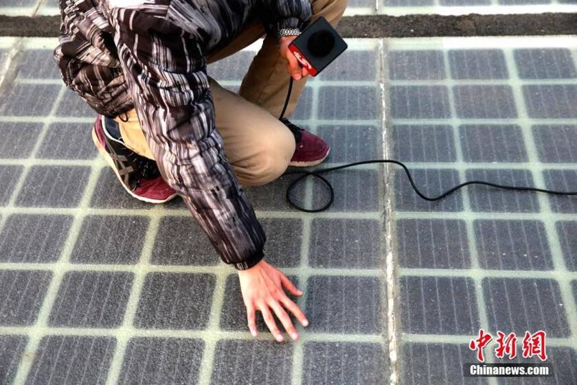 В Китае запустили в тестовом режиме участок скоростной магистрали с солнечными панелями