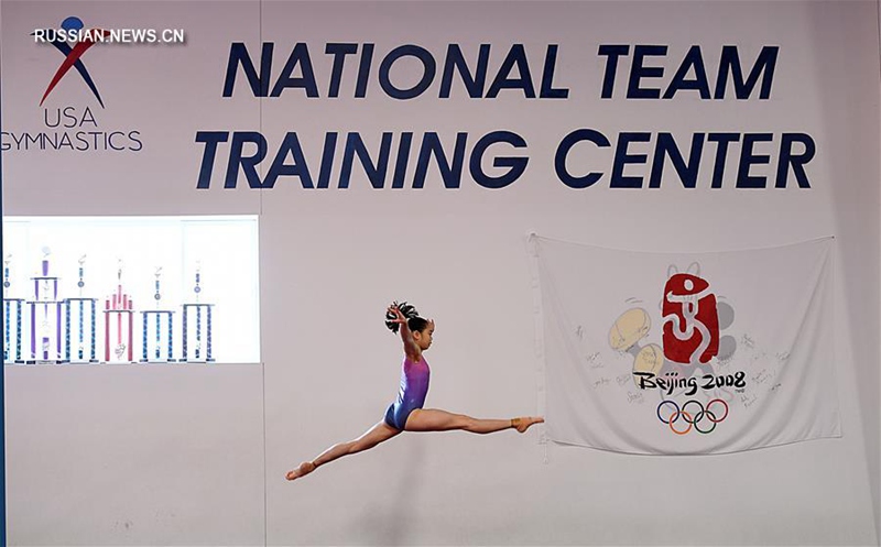 Китайские гимнастки участвуют в тренировочной программе в США