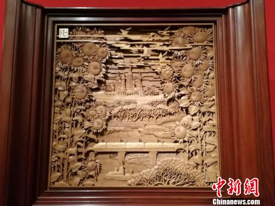 Изделия из дерева «Один пояс, один путь» представлены в Национальном музее Китая