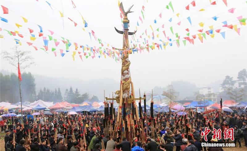 Жители Гуанси по-своему отметили Новый год