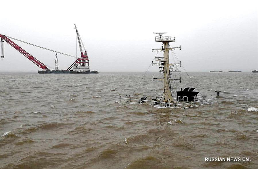 В Шанхае продолжается поиск 10 человек с затонувшего грузового судна