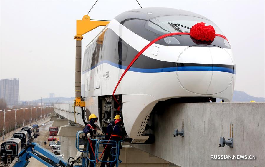На туристической монорельсовой линии Цюйфу -- Цзоучэн завершена установка локомотива