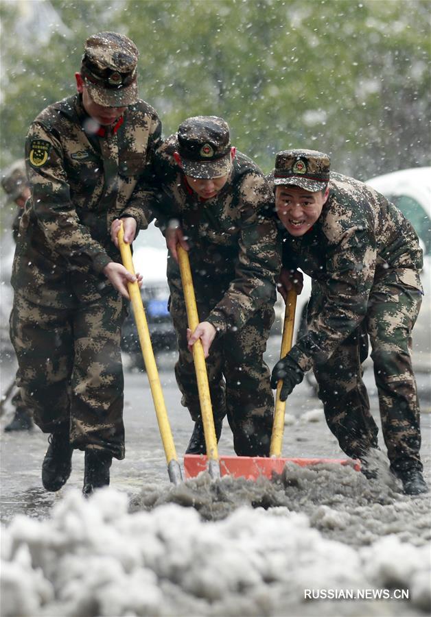 Во многих регионах Китая идет сильный снегопад