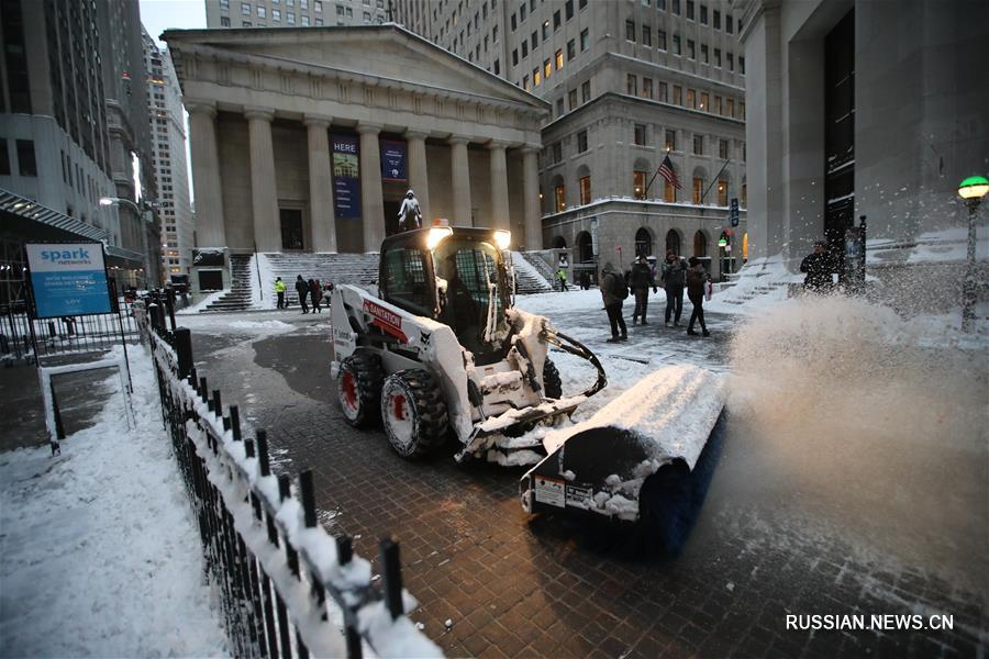 На Нью-Йорк обрушилась снежная буря