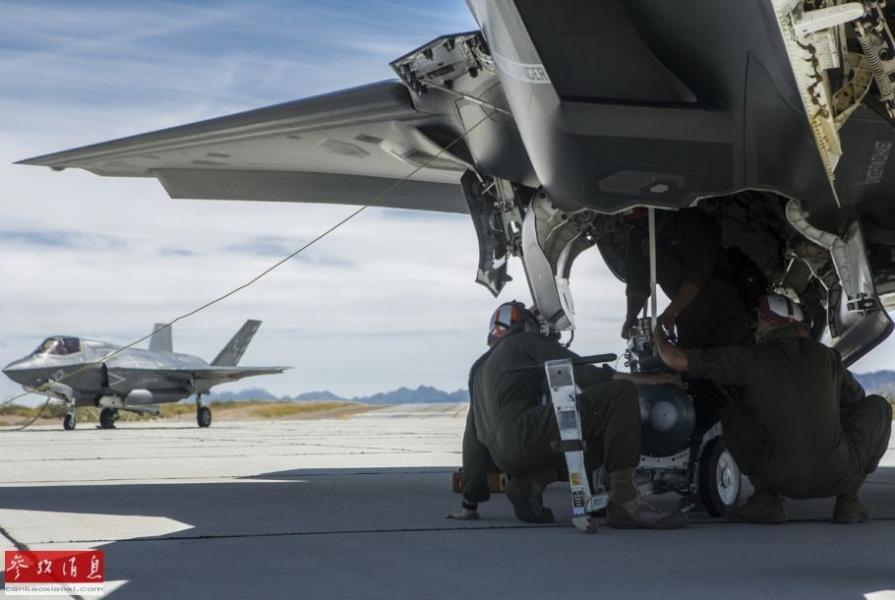 Близкая съемка учений американской армии F-35 преодоления зоны ПВО на малой высоте