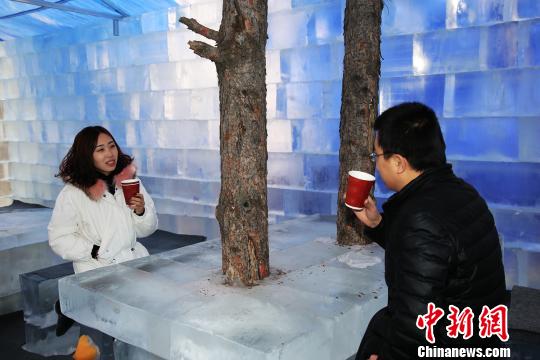 Ледяной бар в провинции Хэбэй открыт для посетителей